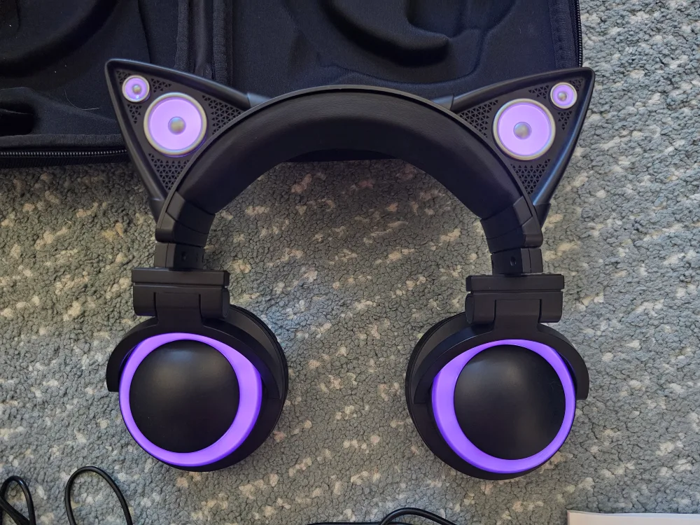Yuumei Purple Light-Up Axentwear Cat Ear Headphones and Speaker image indicator(4)