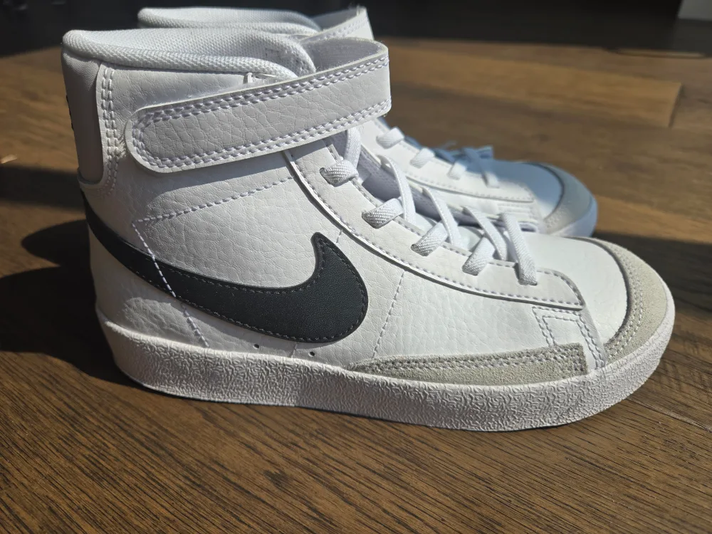 Kids Nike Blazer Mid '77 High-Top Sneakers image indicator(2)