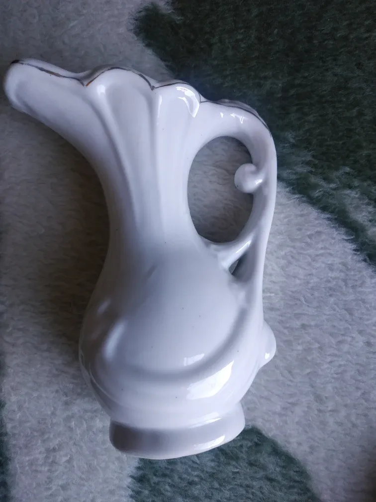Vintage White Ceramic Floral Vase image indicator(3)