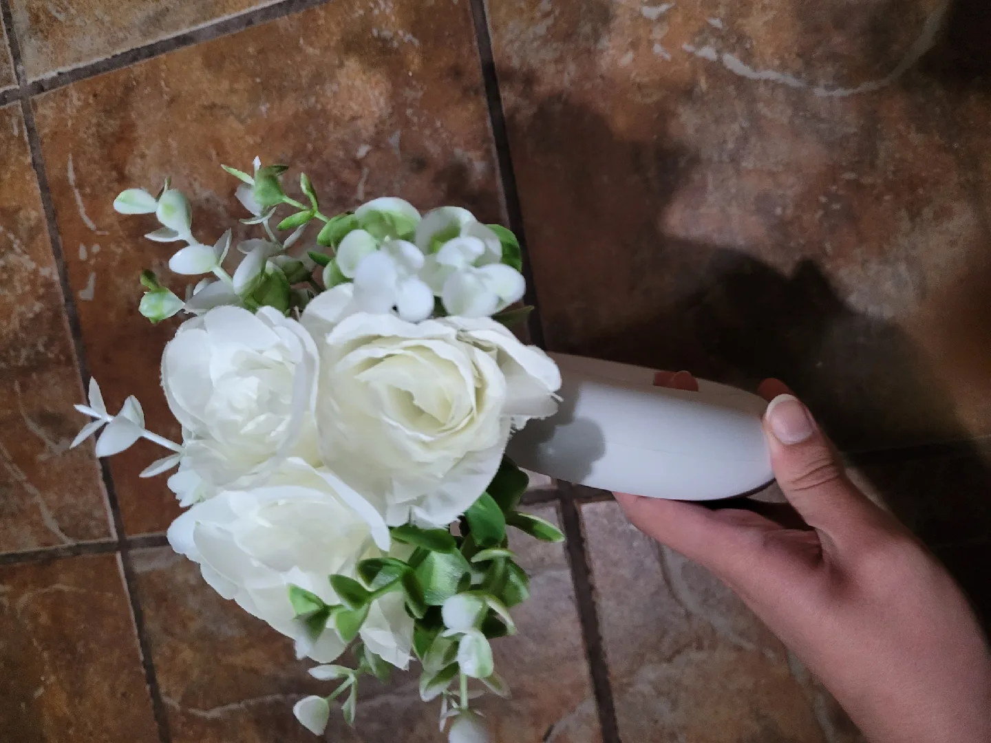 White Artificial Floral Arrangement in Donut Vase image indicator(5)
