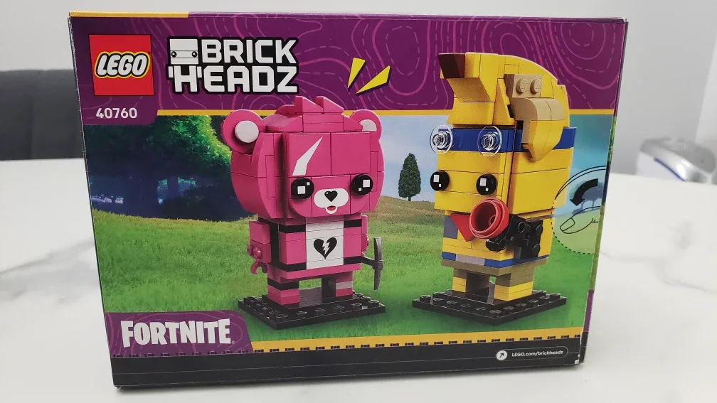 LEGO BrickHeadz Fortnite Cuddle Team Leader 40760 image indicator(2)