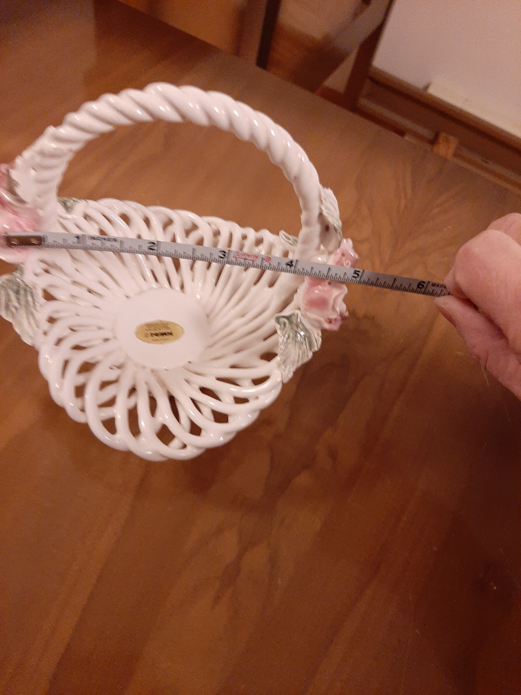 Mann Handcrafted Porcelain Basket with Roses - photo 4
