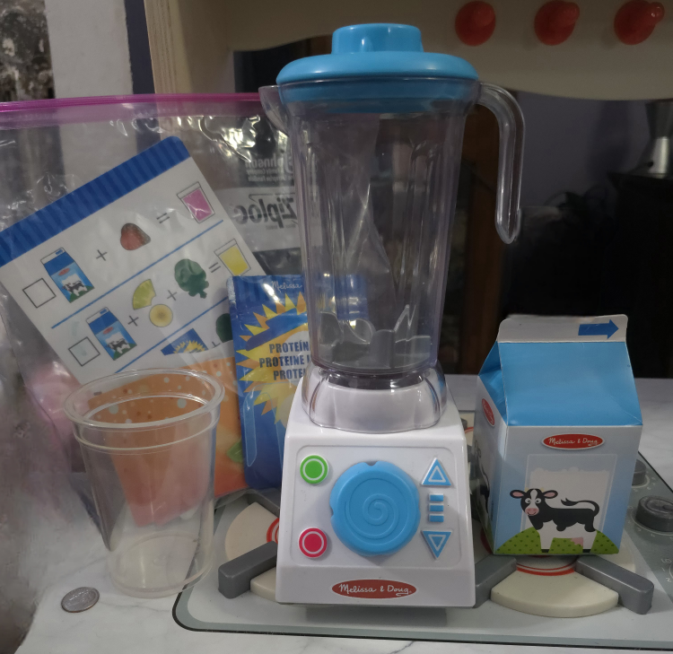 Melissa & Doug Smoothie Maker Blender Set
