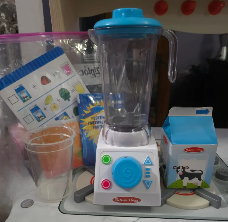 Melissa & Doug Smoothie Maker Blender Set thumbnail