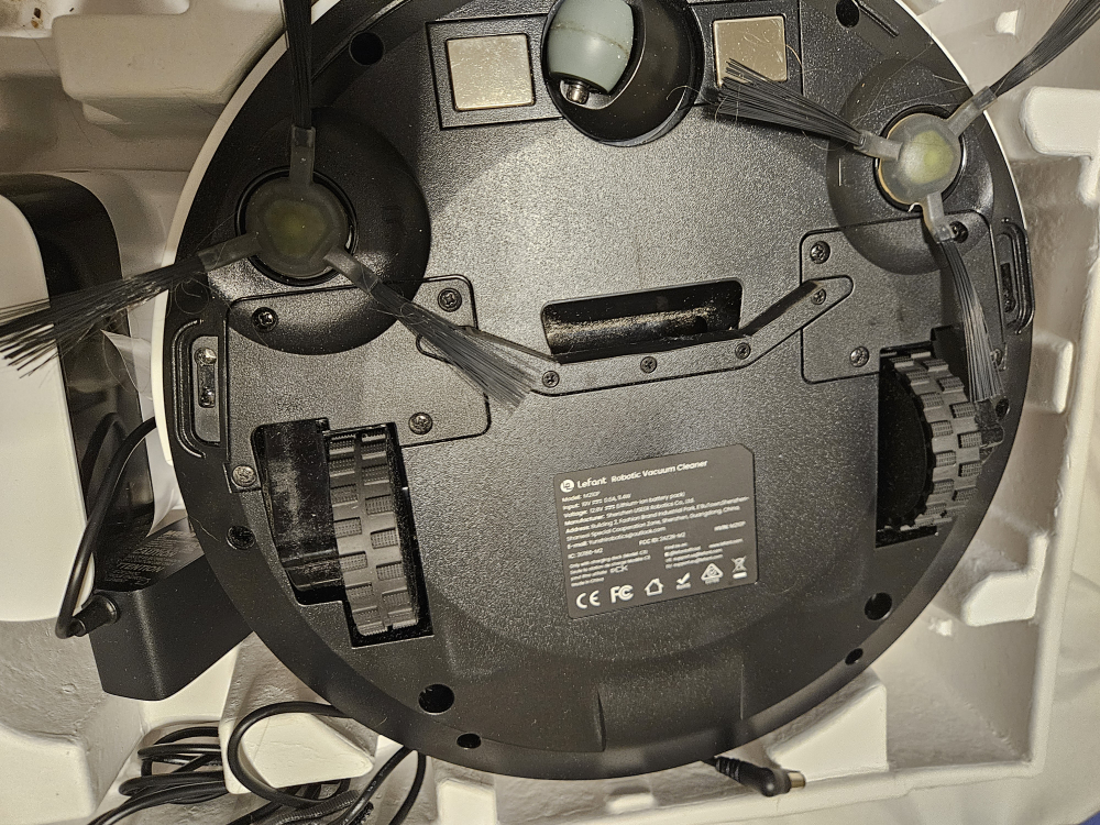 Lefant Robotic Vacuum Cleaner - Like New! - photo 3