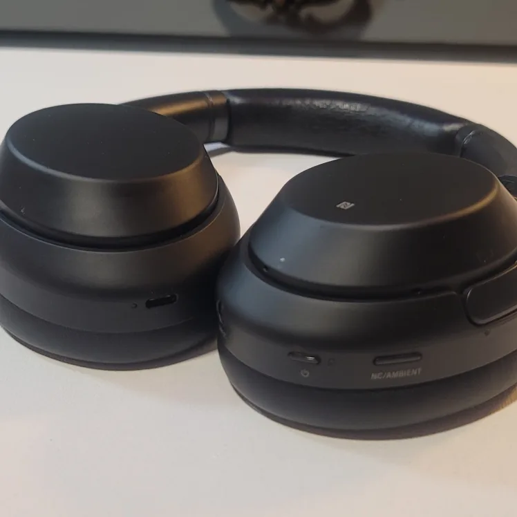 Sony WH-1000XM3 Wireless Headphones - Black image indicator(9)