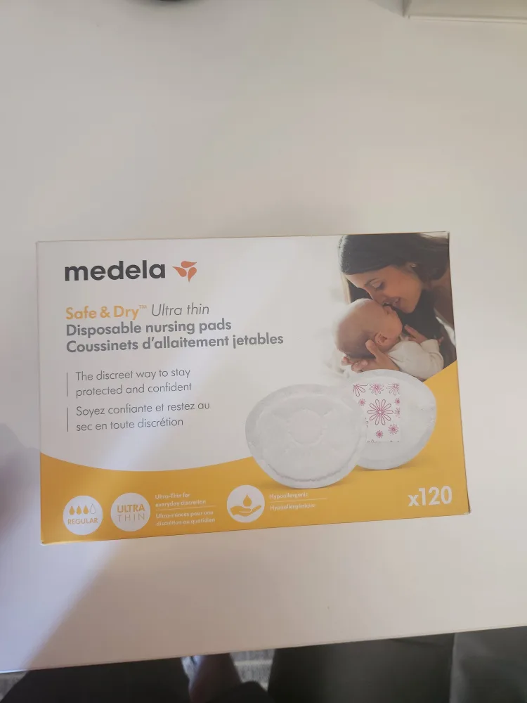 Medela Safe & Dry Ultra Thin Disposable Nursing Pads - 120 Count thumbnail