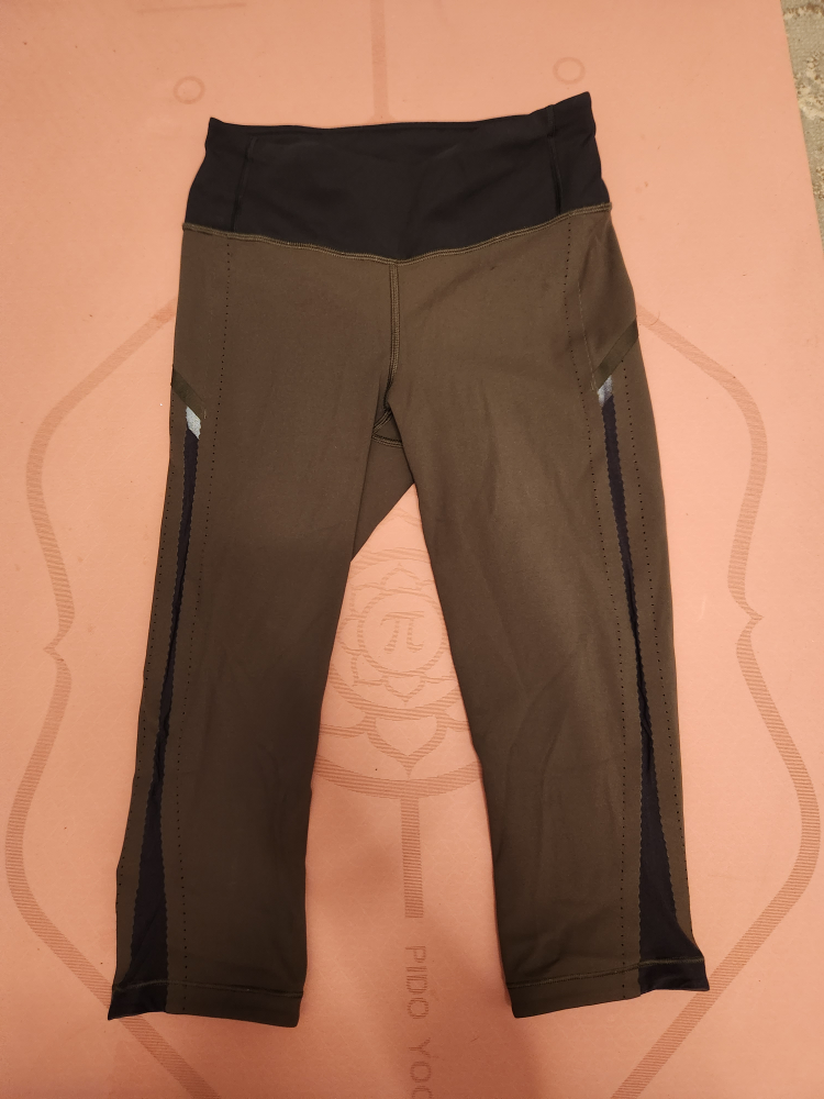 Lululemon Smooth Stride Crop Size 4