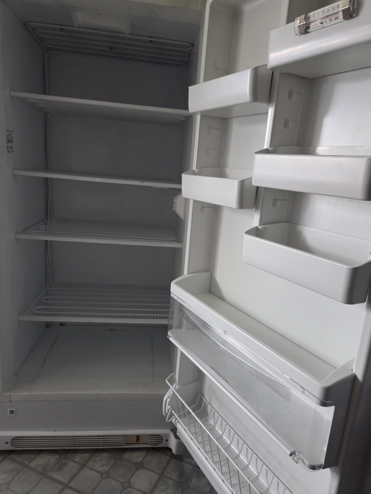 White Upright Freezer - photo 2