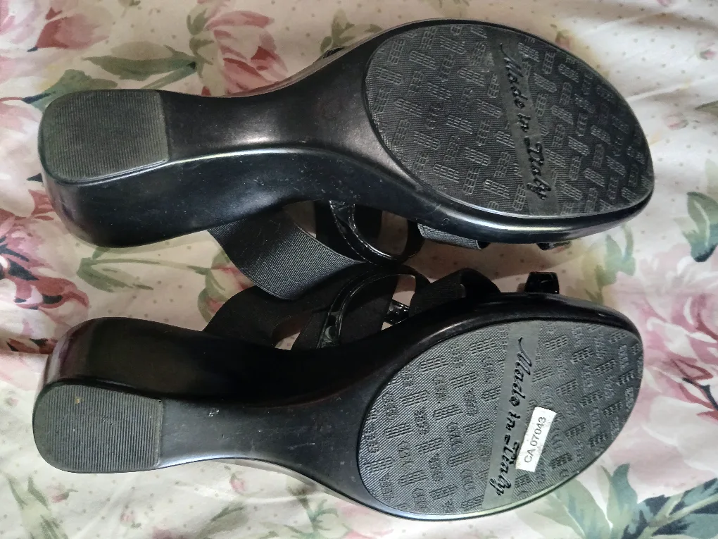 Black Sandals, Size 8 image indicator(3)