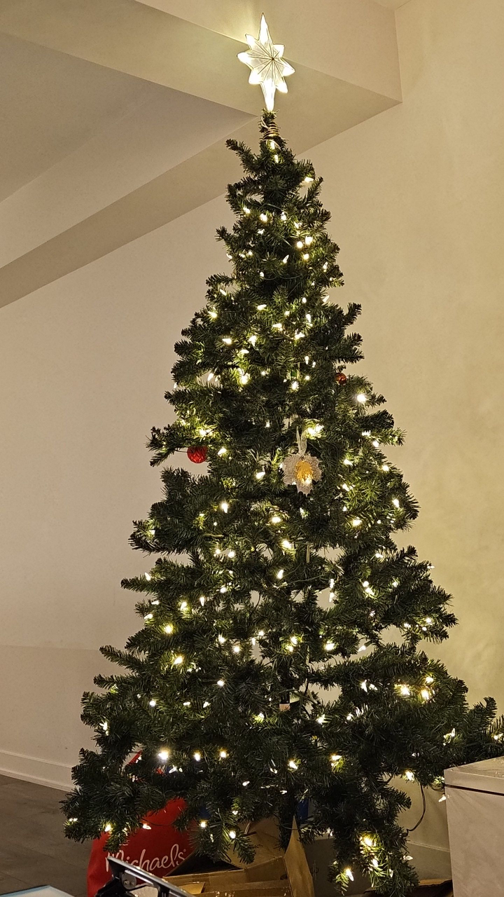 7ft Christmas Tree with Lights - photo 4