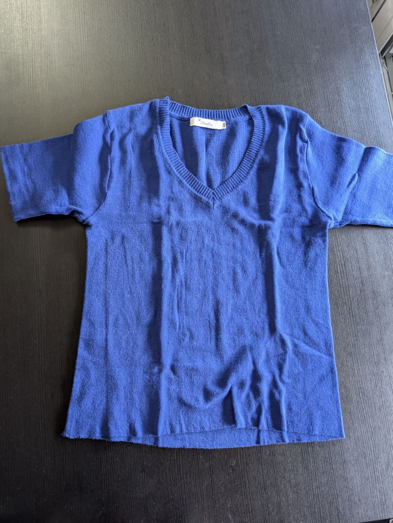 V-Neck T-shirts, Size M - photo 3