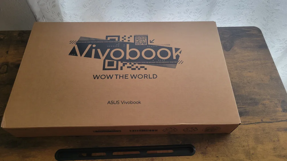 ASUS Vivobook 15.6" AMD Ryzen 5 - New in Box image indicator(8)