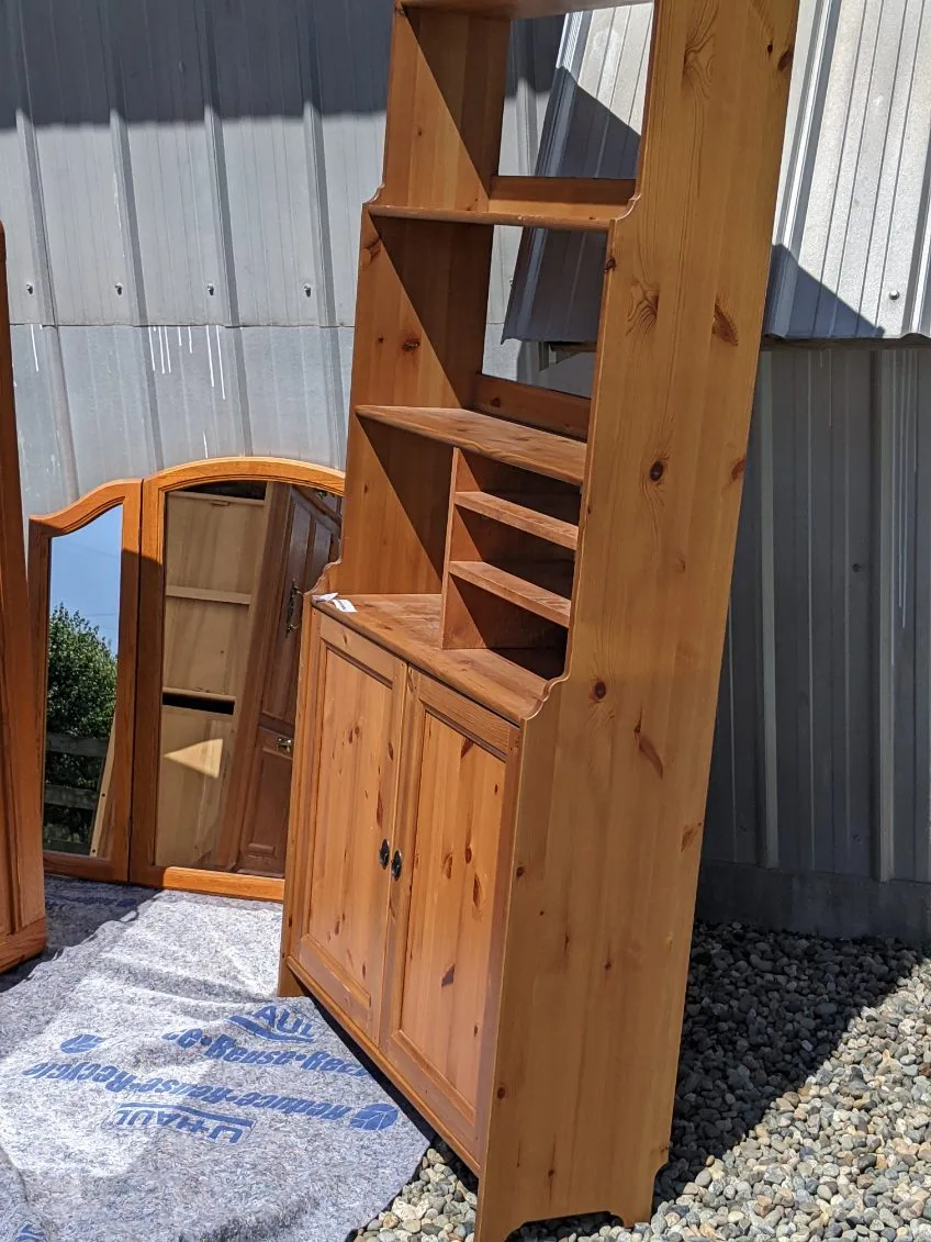 Wooden Hutch with Storage image indicator(3)