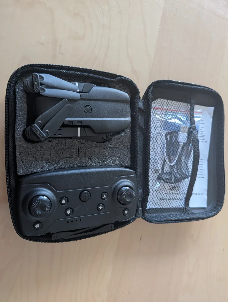 🥕Foldable Black Drone Pro with case! image indicator(9)