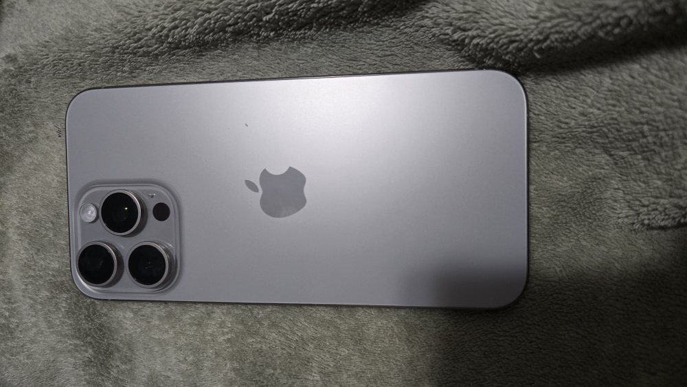 iPhone 15 Pro max Natural Titanium
