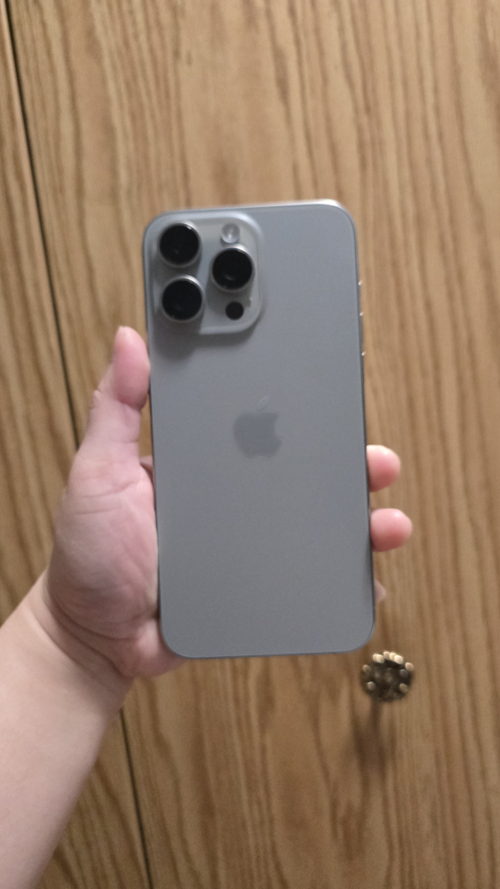 iPhone 15 Pro max Natural Titanium - photo 4