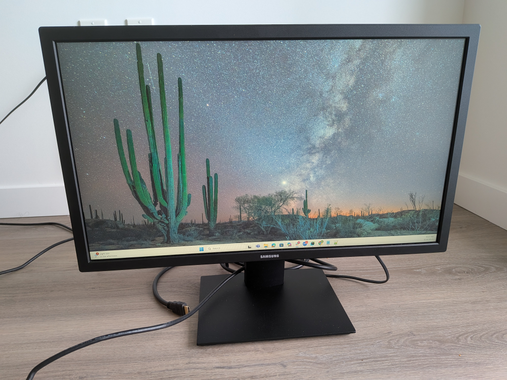 Samsung Monitor - Black