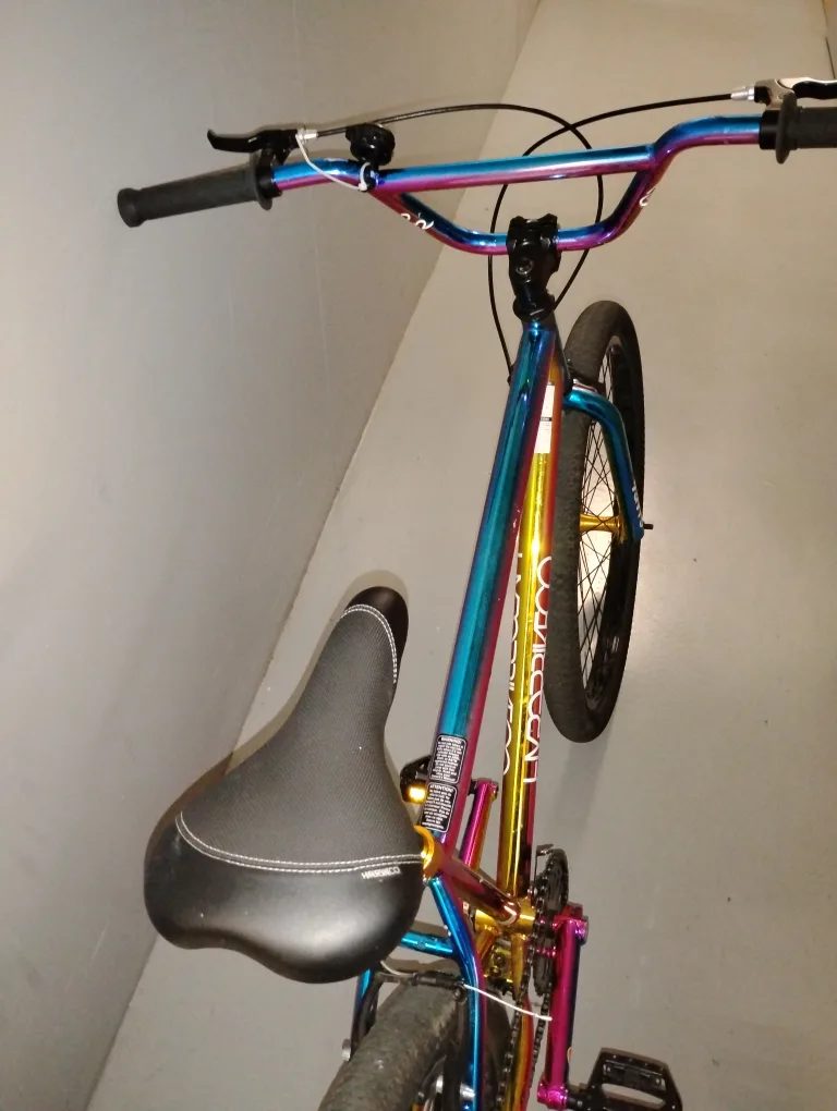 Hyperco BMX Bike - Rainbow Chrome image indicator(2)
