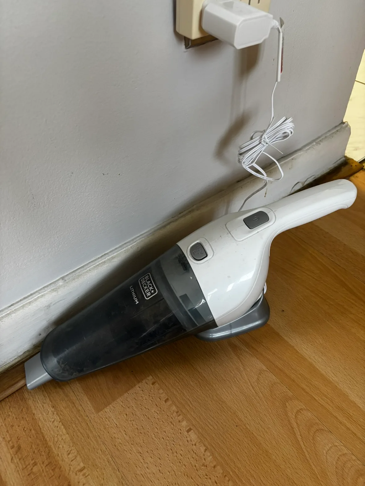 Handheld Dustbuster vacuum thumbnail