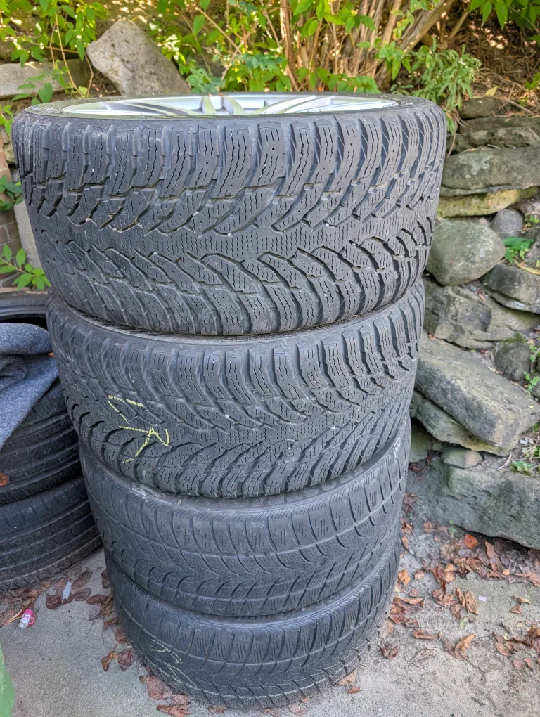 Set of 4 Winter Tires 295/35R21 thumbnail