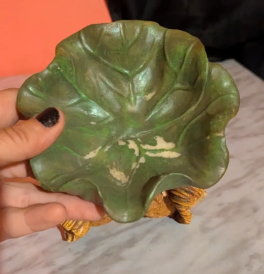 Squirrel Figurine with Leaf Dish image indicator(4)