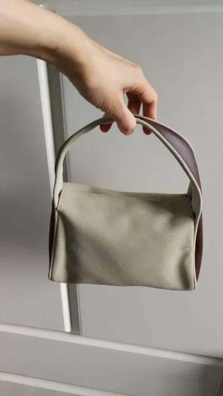 Small cosmatic bag/handbag image indicator(7)