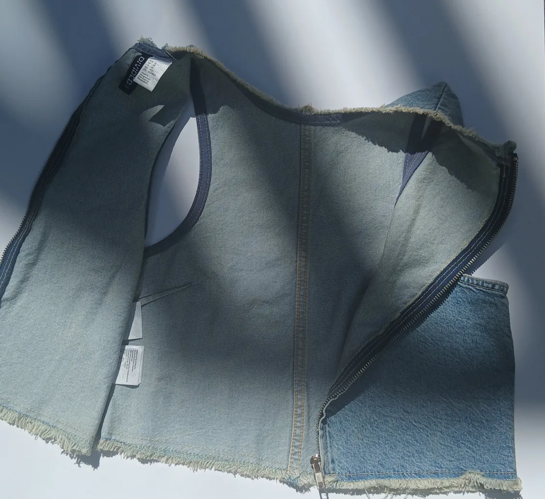 H&M Divided Denim Cropped Top - Size XS image indicator(6)