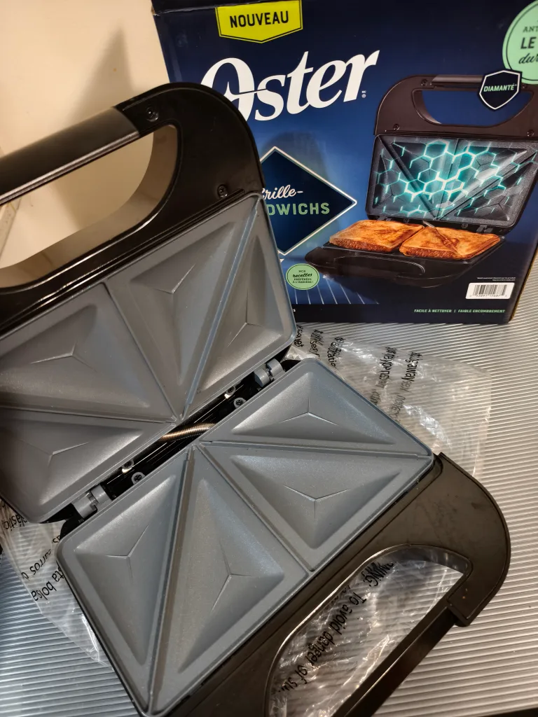 Oster DiamondForce Sandwich Maker, Stainless Steel Exterior image indicator(2)