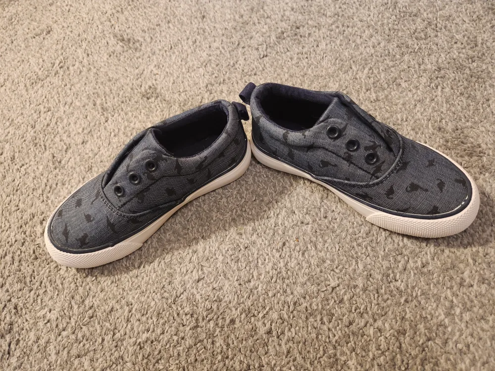 Joe Fresh Toddler Slip-On Shoes with Dinosaur Print Sz 9 image indicator(6)