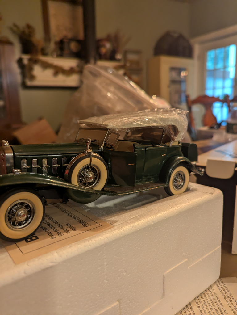 Vintage 1934 Duesenberg Diecast Model Car - photo 5