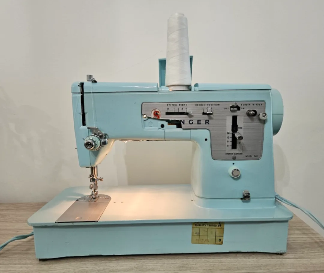 Vintage Singer 348 Sewing Machine - includes carrier and pedal image indicator(2)