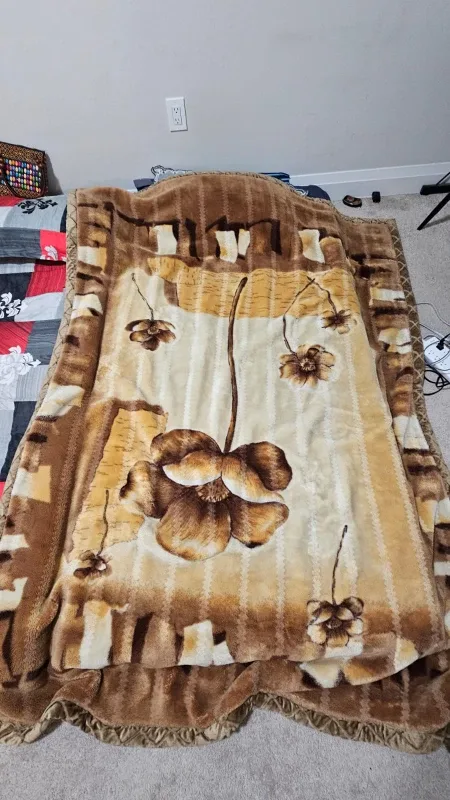 Floral Pattern Brown Blanket thumbnail