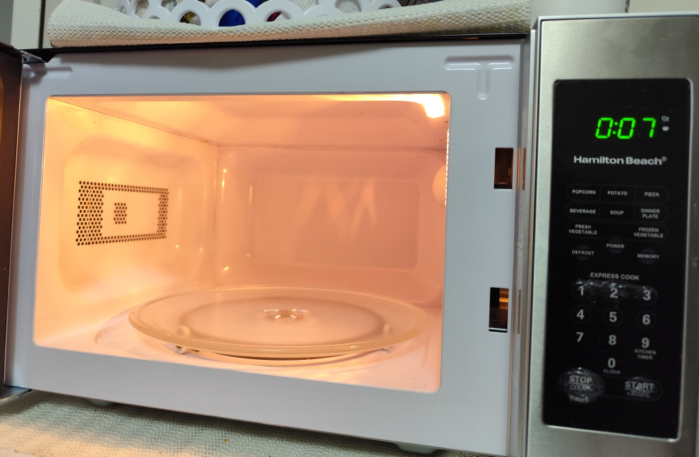 Hamilton Beach Microwave Oven - photo 2