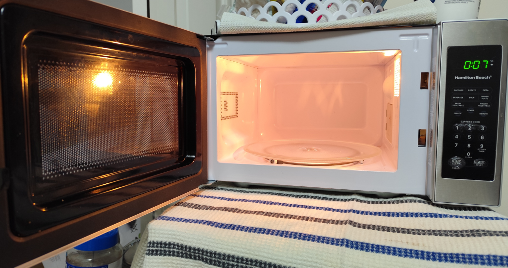 Hamilton Beach Microwave Oven - photo 3