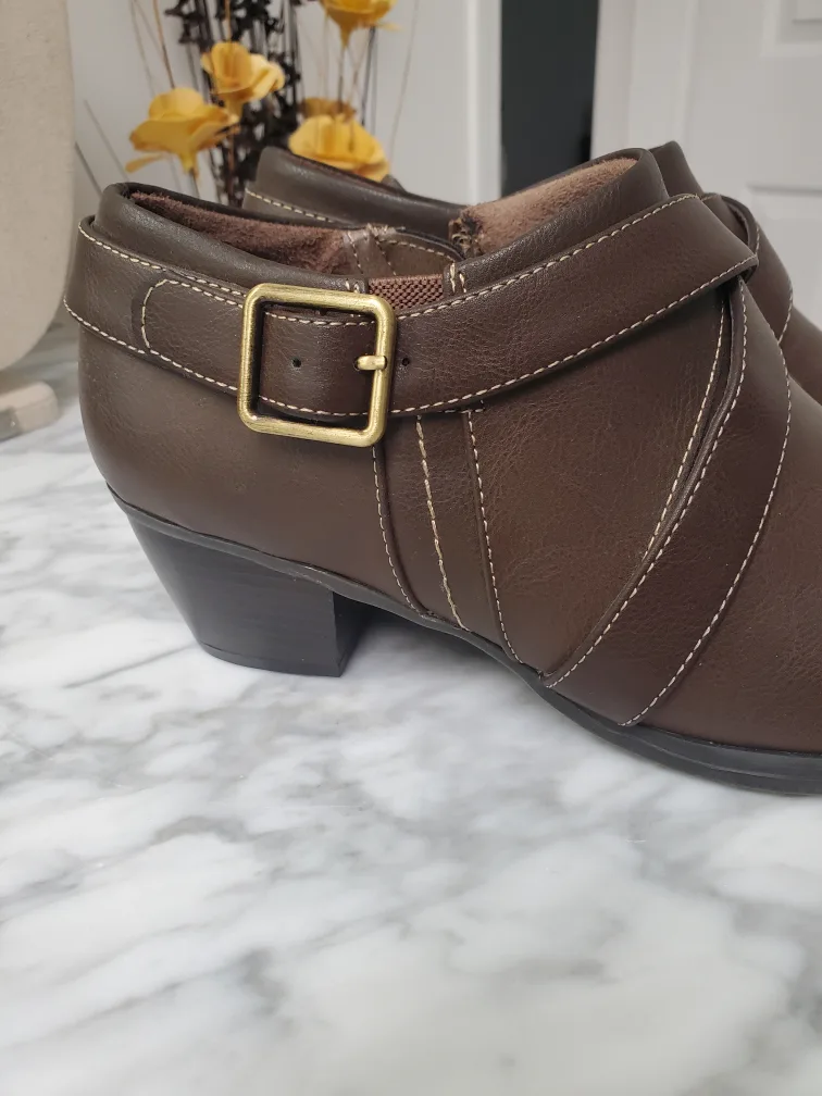 Natural Soul Brown Ankle Boots Size 6.5 image indicator(2)