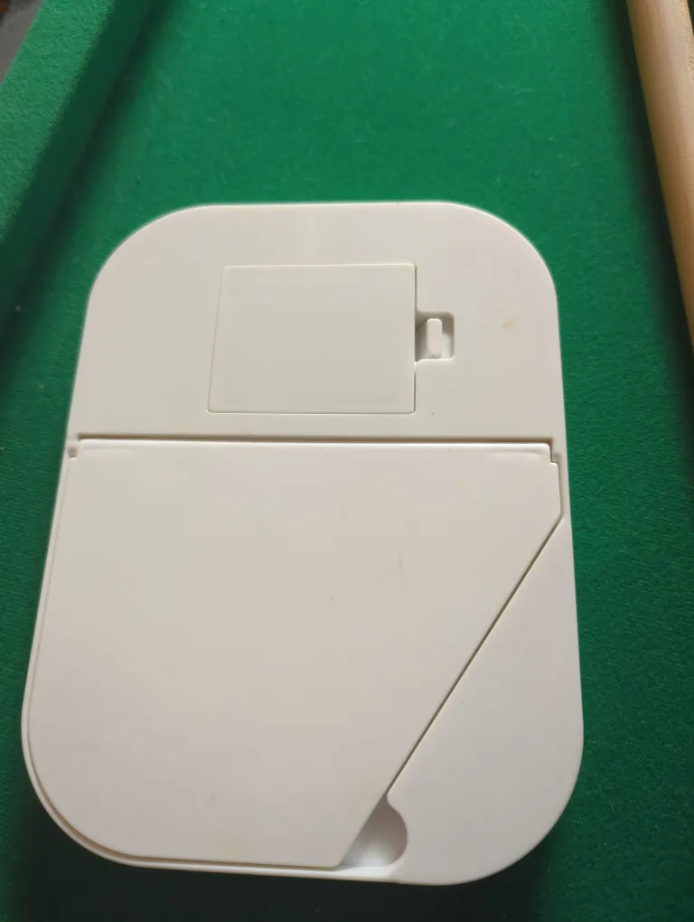 Free LED Travel Makeup Mirror image indicator(2)