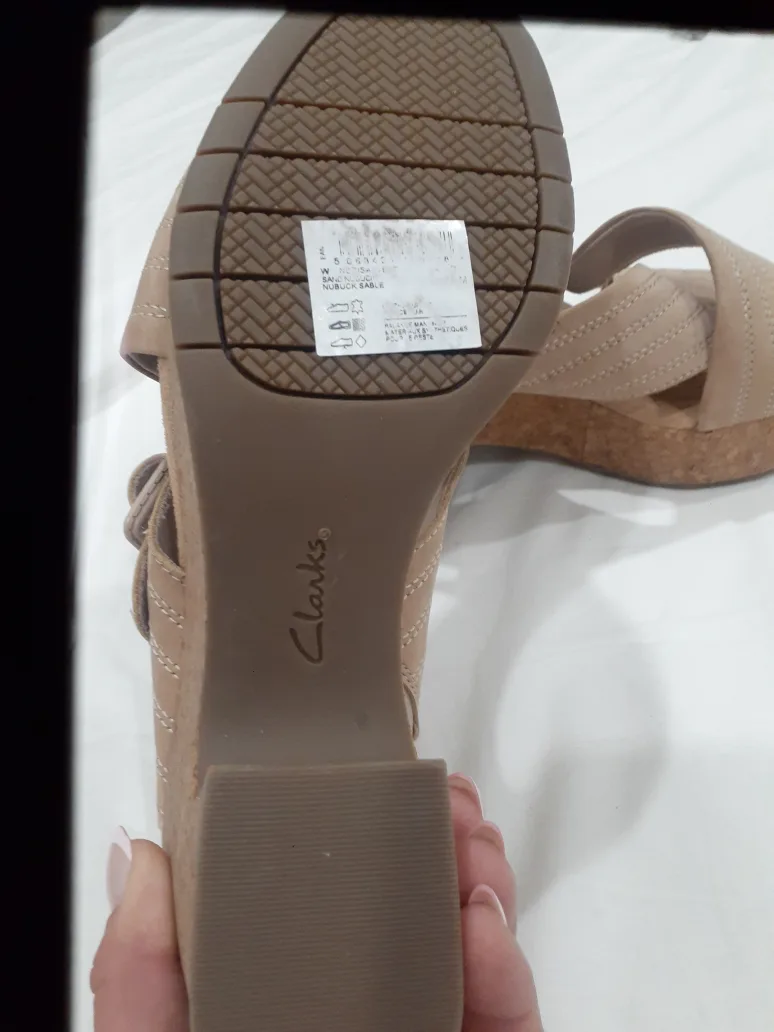 Clarks Collection Nubuck Sable Sandals Size 7 image indicator(2)