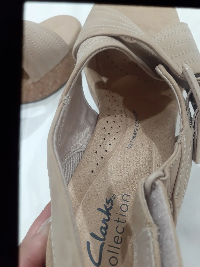 Clarks Collection Nubuck Sable Sandals Size 7 image indicator(3)
