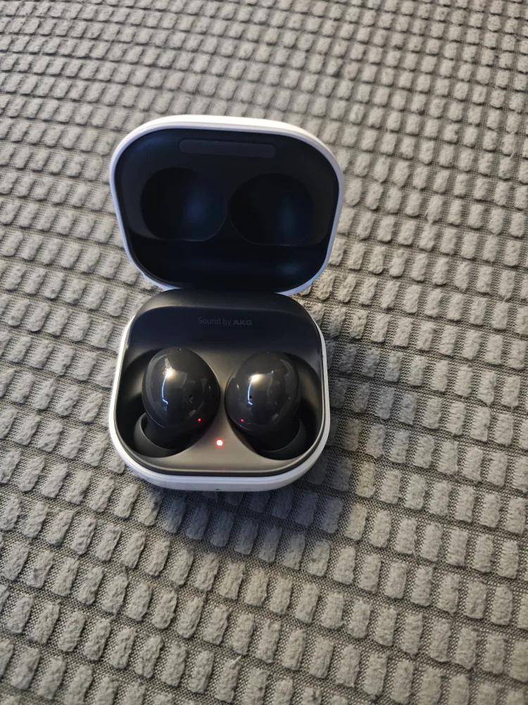 Samsung Galaxy Buds2 - Like New! image indicator(2)