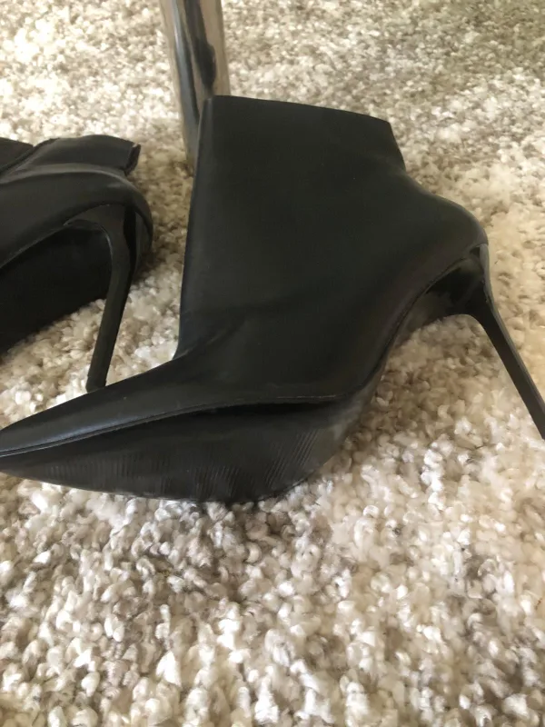 Aldo Black Leather Ankle Boots - Size 8.5 image indicator(4)