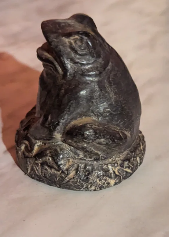 The Wolf Sculptures Hand Made Frog Figurine image indicator(3)