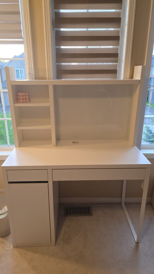 White Desk with Hutch