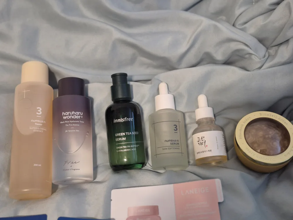 Bunch of beauty products image indicator(2)