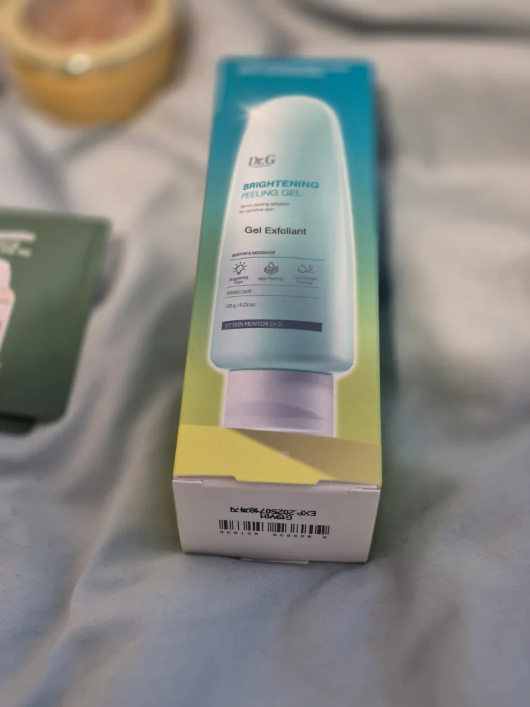 Bunch of beauty products image indicator(4)