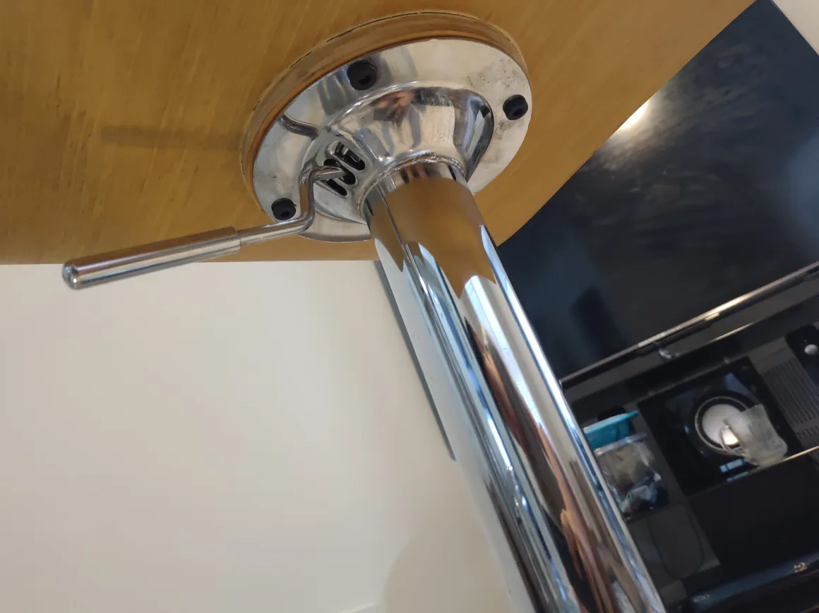 Set of 2 Adjustable Height Bar Stools image indicator(4)