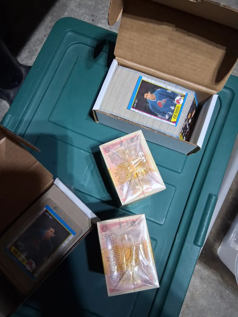 O-Pee-Chee Hockey Cards - Joe Sakic Rookie Card image indicator(8)