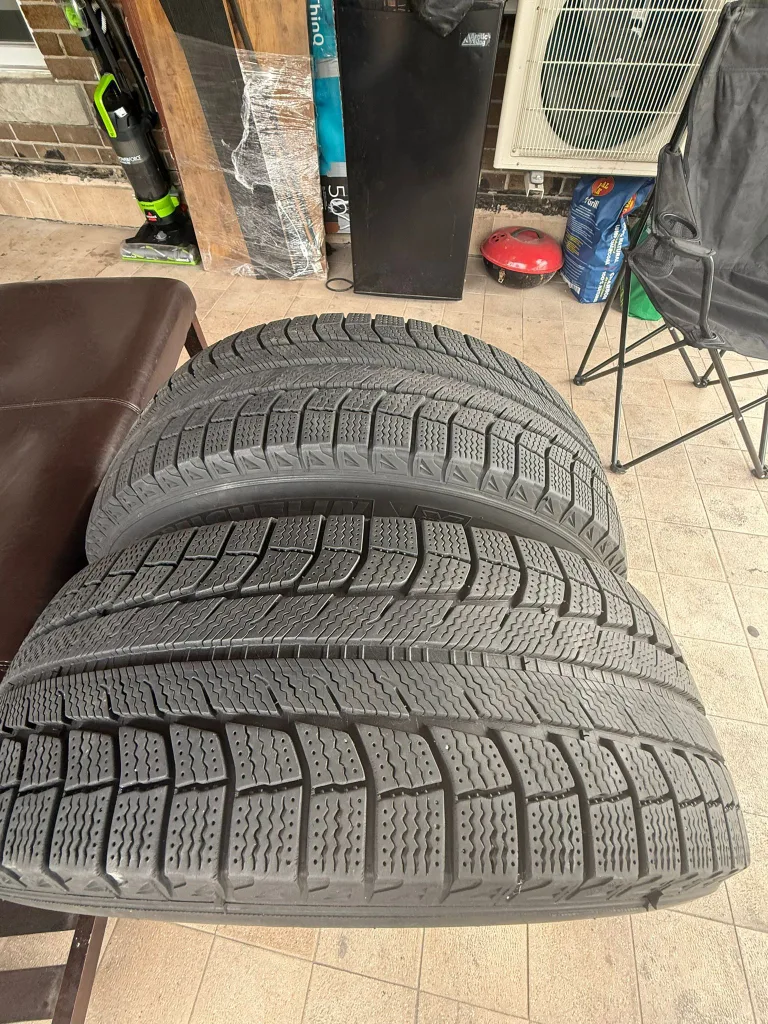 Michelin X-Ice Snow Tires - 235/60R18 image indicator(3)