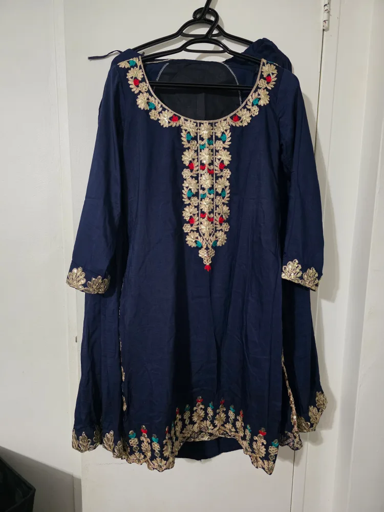 Salwar Kameez Suit Set image indicator(2)