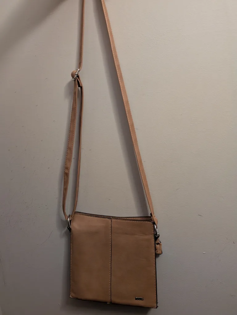 Roots Leather Crossbody Bag image indicator(3)